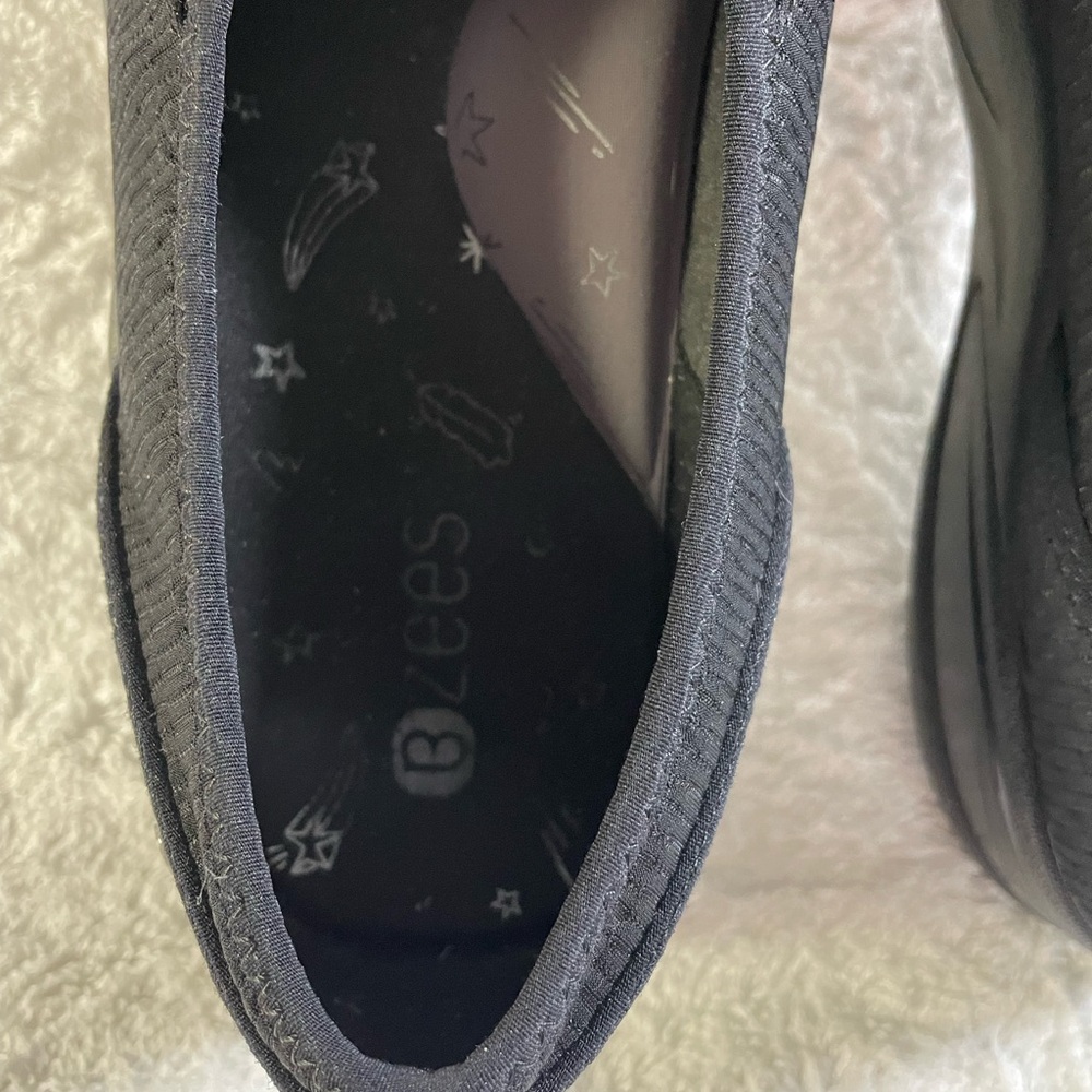 Bzees Black Flats with Gathered Detail - Picture 5 of 10